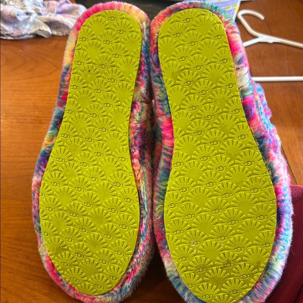 UGG Fluffy Rainbow Slippers youth size 6 EU 38 - Picture 4 of 4